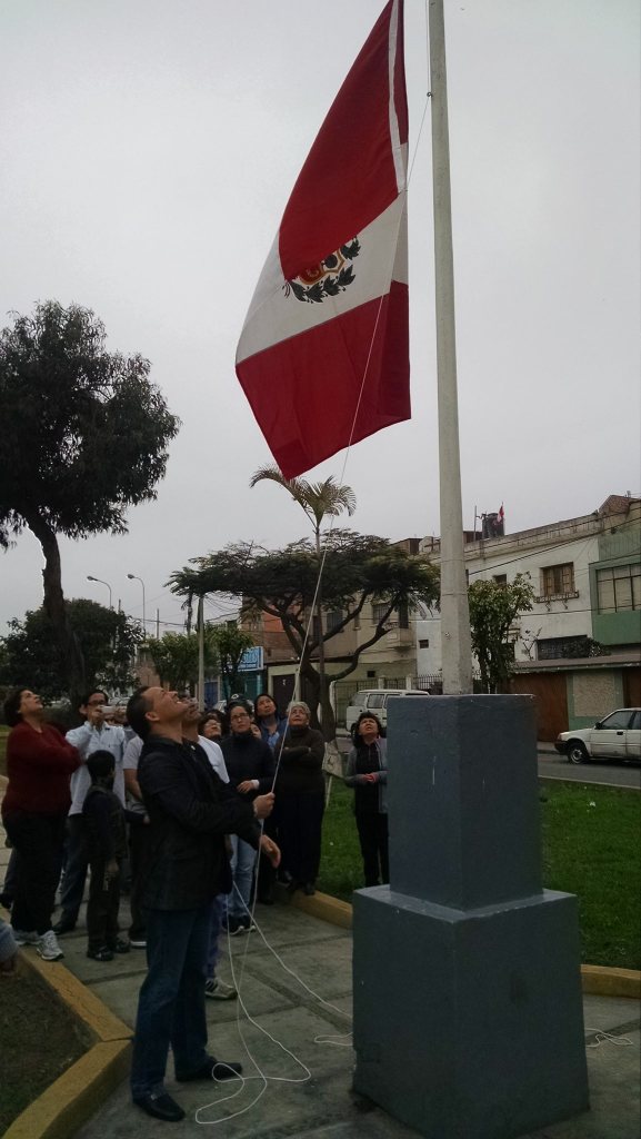 Izamiento en Av. de las Américas